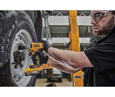 Kompaktowy klucz udarowy 1/2" 812Nm z pierścieniem zabezpieczającym XR 18V POWERSTACK 2x5Ah DeWALT DCF891H2T-QW