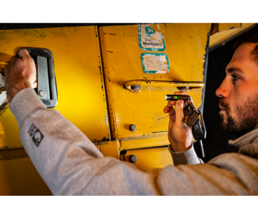 Akumulatorowa latarka USB do kluczy, brelok COAST KL20R