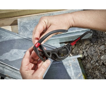 Okulary ochronne PREMIUM z uszczelką przyciemniane Milwaukee 4932471886