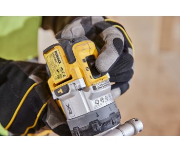 Wiertarko-wkrętarka udarowa PREMIUM 169Nm 18V XR z silnikiem bezszczotkowym DeWALT DCD1007NT