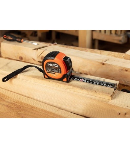 Miara zwijana stalowa Super Black 10 m x 25 mm, auto blokada, dwa przyciski stop, magnes NEO TOOLS 67-245